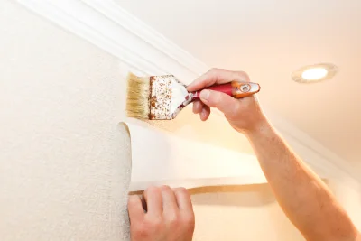 Pose de papier peint à Vaux-sur-Eure — revêtements muraux et toiles de verre